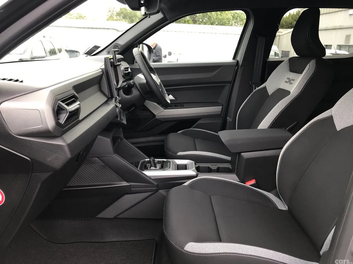 Dacia Duster SUV, Petrol Hybrid, 2026, Grey