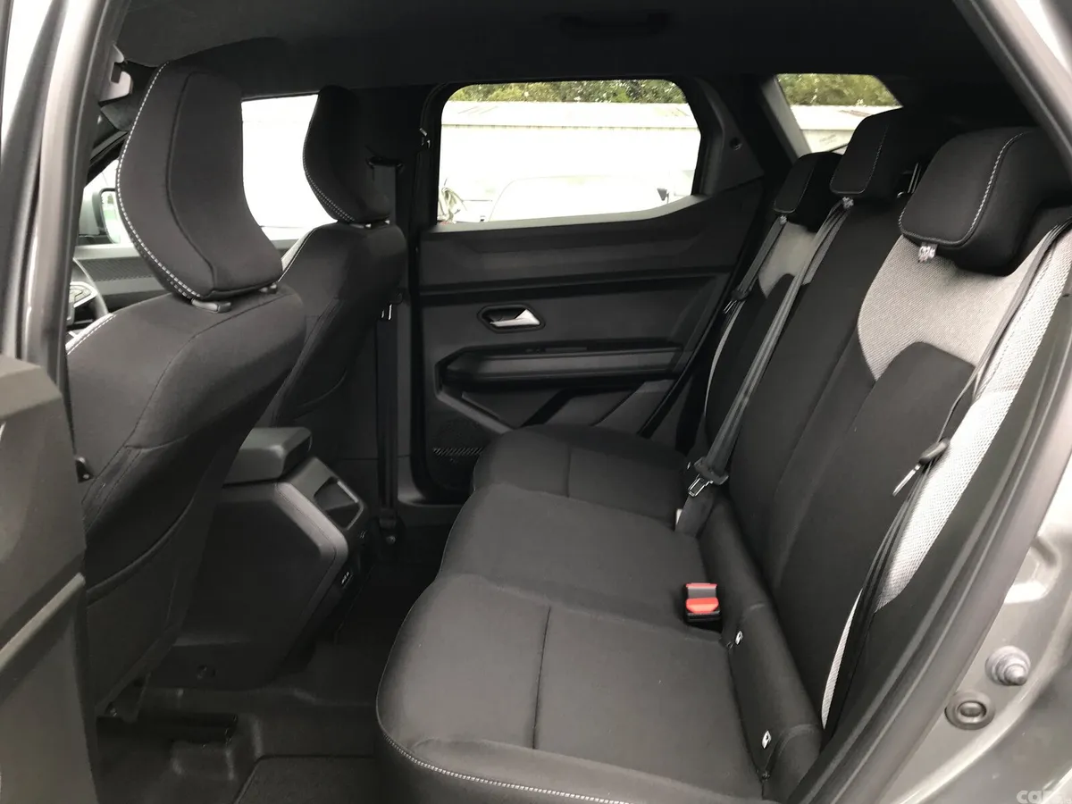 Dacia Duster SUV, Petrol Hybrid, 2026, Grey
