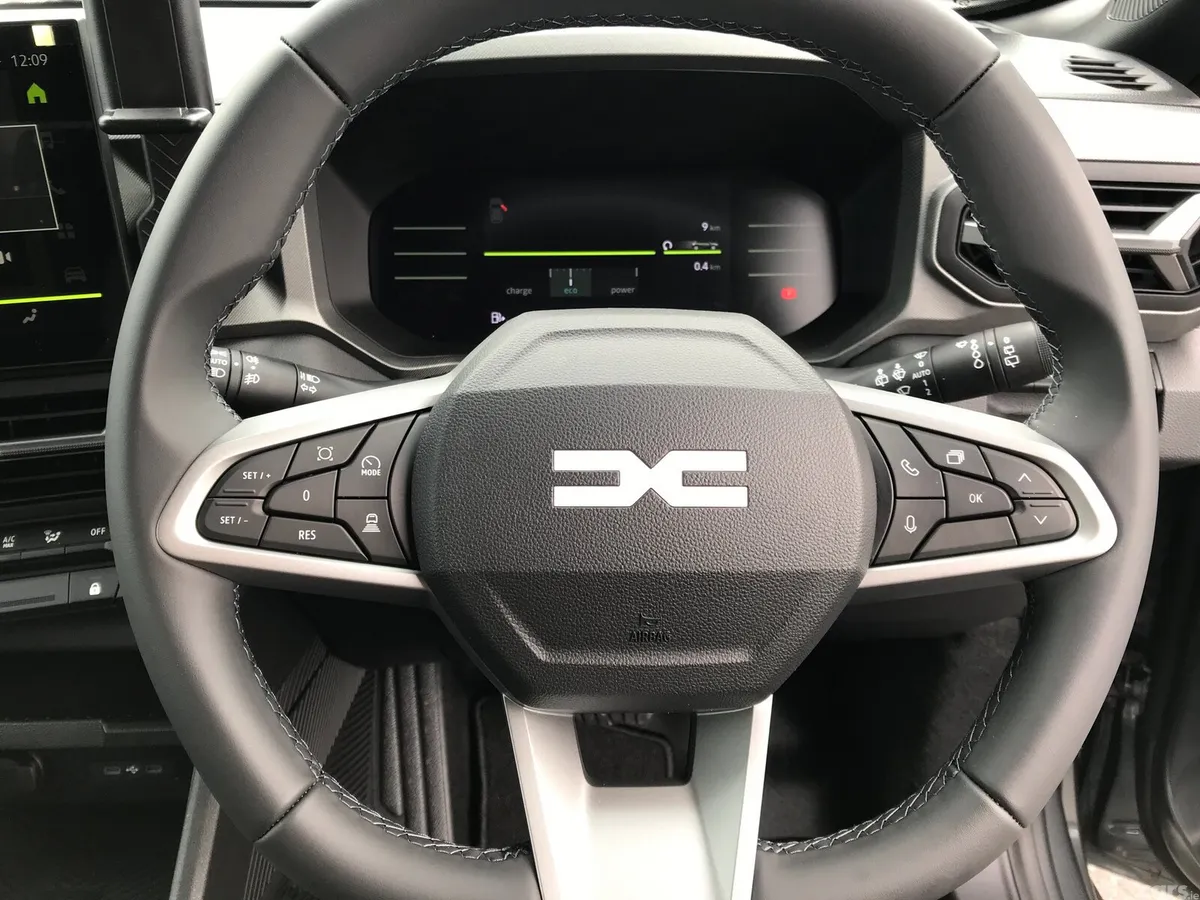 Dacia Duster SUV, Petrol Hybrid, 2026, Grey