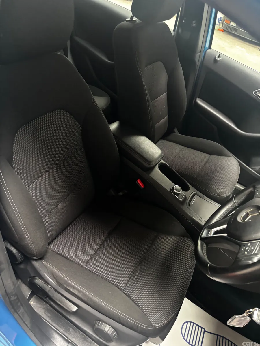 Mercedes-Benz B-Class Hatchback, Petrol, 2013, Blue