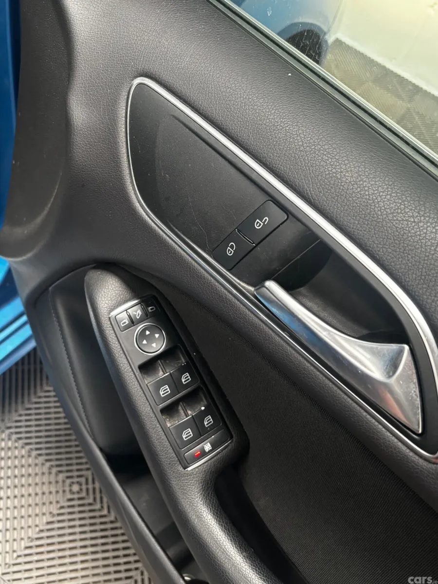 Mercedes-Benz B-Class Hatchback, Petrol, 2013, Blue