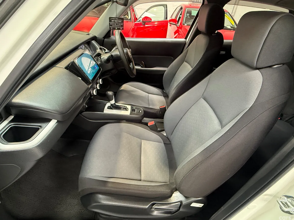 Honda Fit Hatchback, Petrol Hybrid, 2021, White