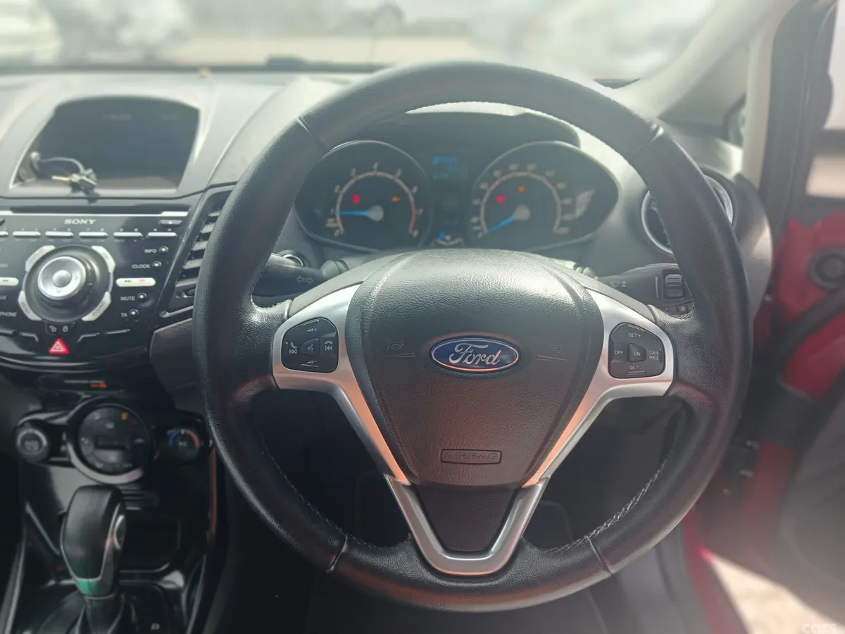 Ford Fiesta Hatchback, Petrol, 2015, Red