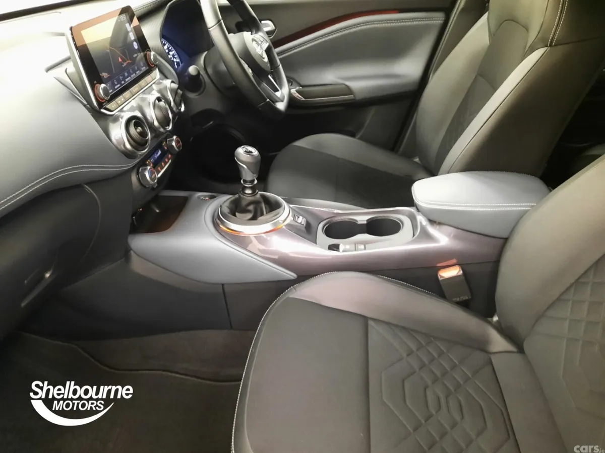 Nissan Juke Hatchback, Petrol, 2022, Silver