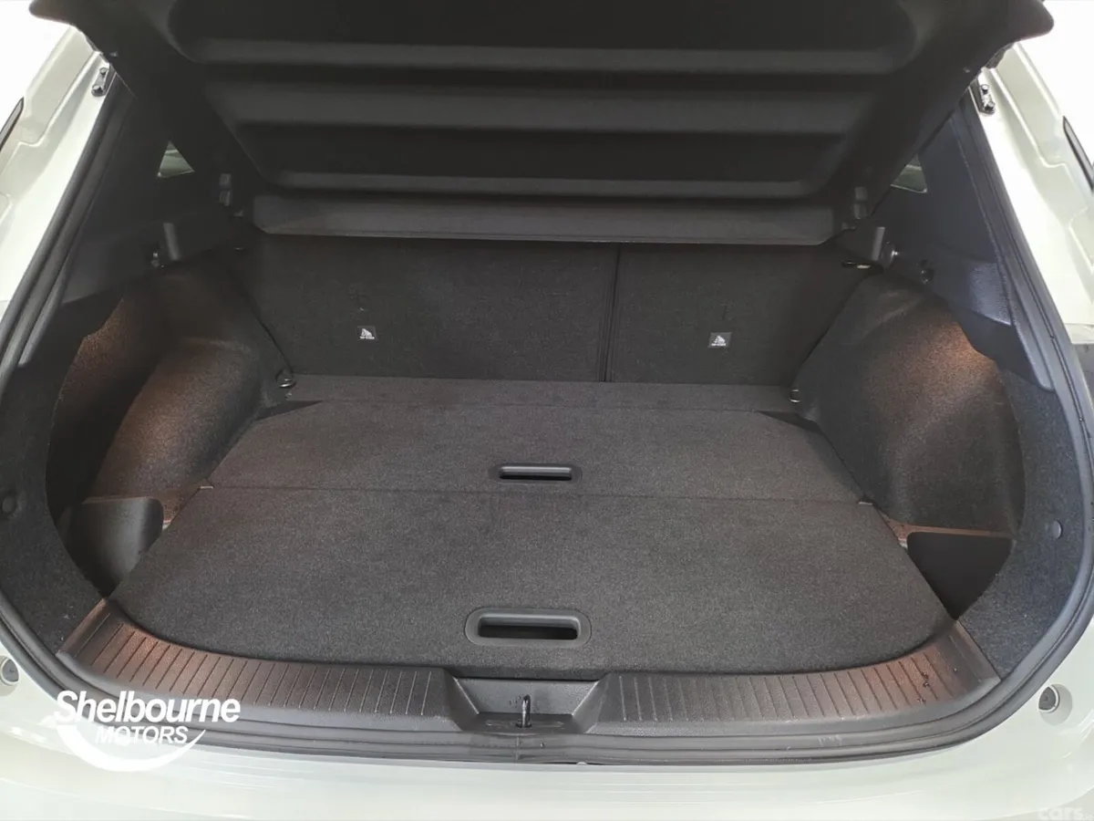 Nissan Qashqai Hatchback, Petrol, 2023, White