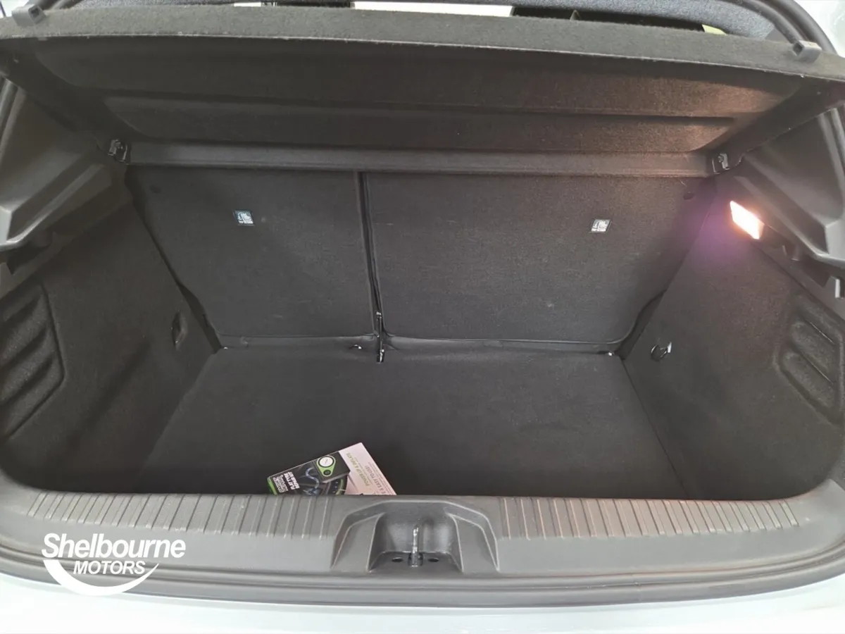 Renault Clio Hatchback, Petrol, 2023, White