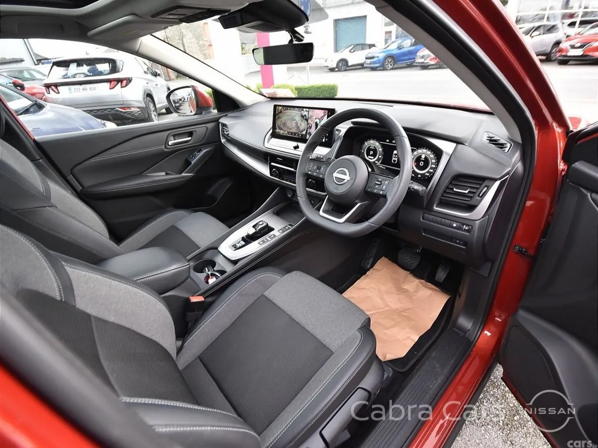 Nissan Qashqai MPV, Petrol Hybrid, 2025, Red