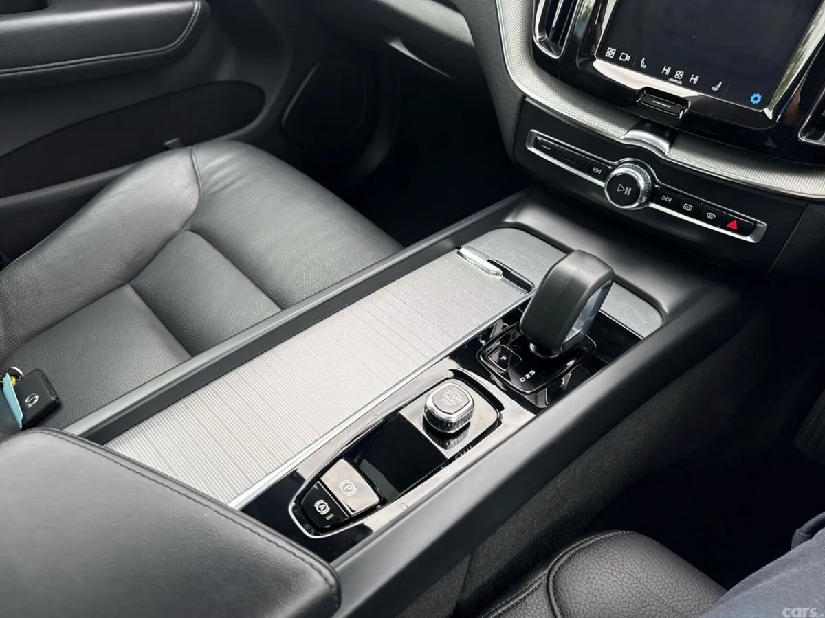 Volvo XC60 SUV, Petrol Plug-in Hybrid, 2024, Grey