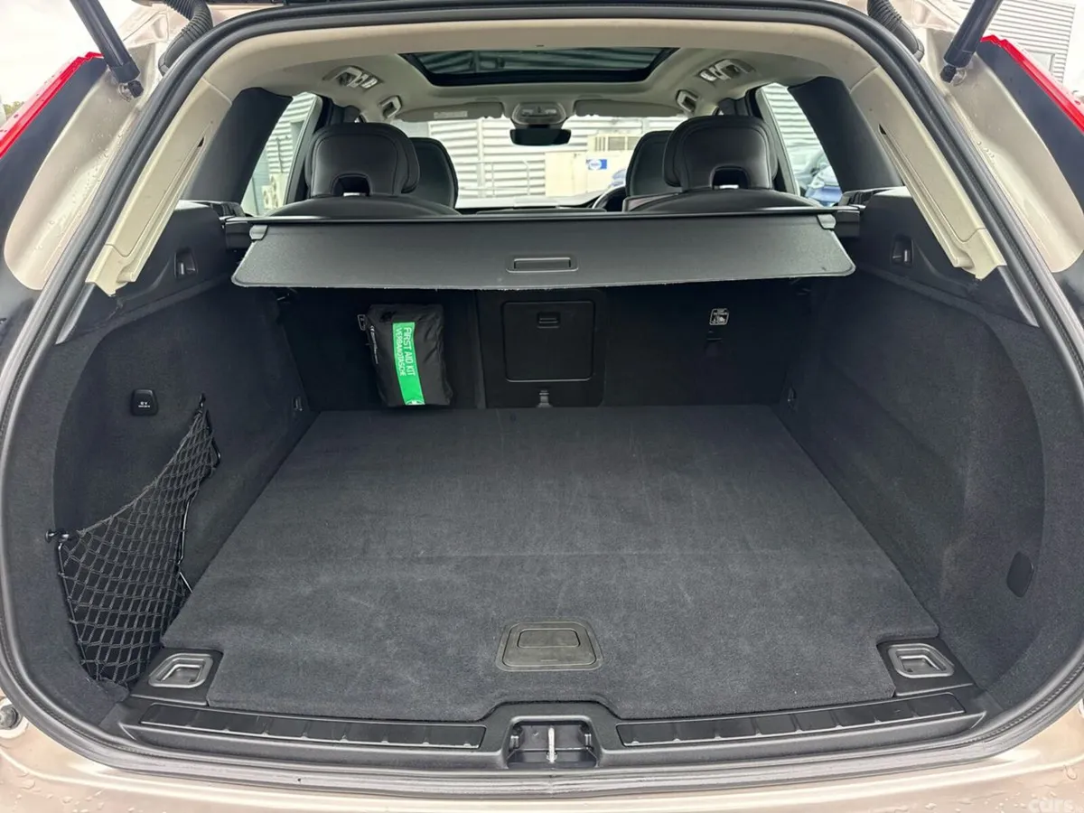 Volvo XC60 SUV, Petrol Plug-in Hybrid, 2024, Grey