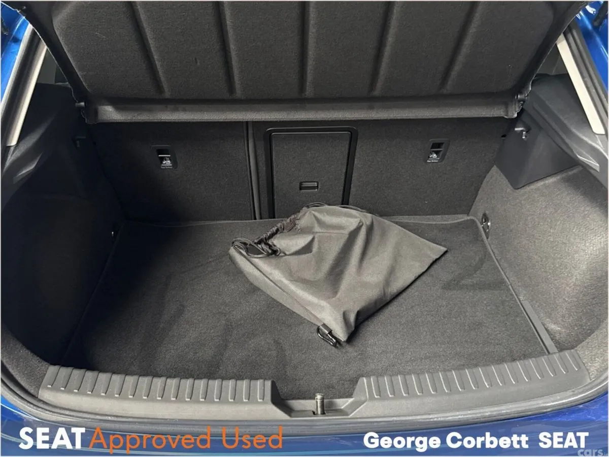 SEAT Leon Hatchback, Petrol Plug-in Hybrid, 2025, Blue