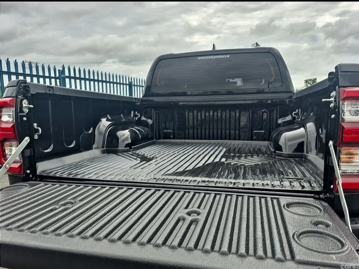 Toyota Hilux Pick Up, Diesel, 2024, Black