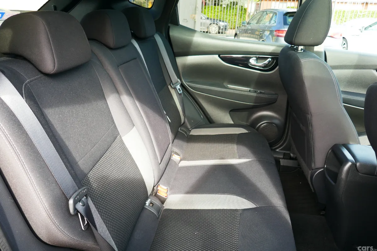 Nissan Qashqai MPV, Diesel, 2020, Grey