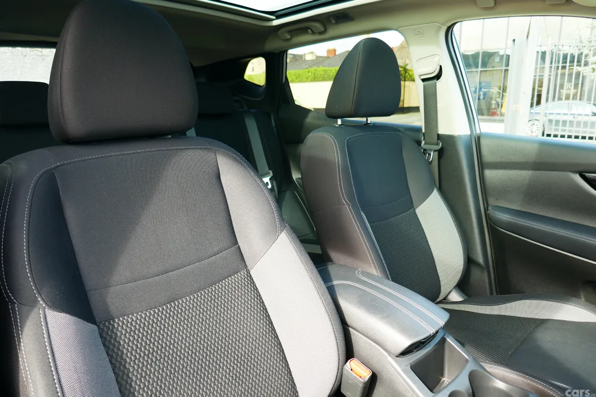 Nissan Qashqai MPV, Diesel, 2020, Grey