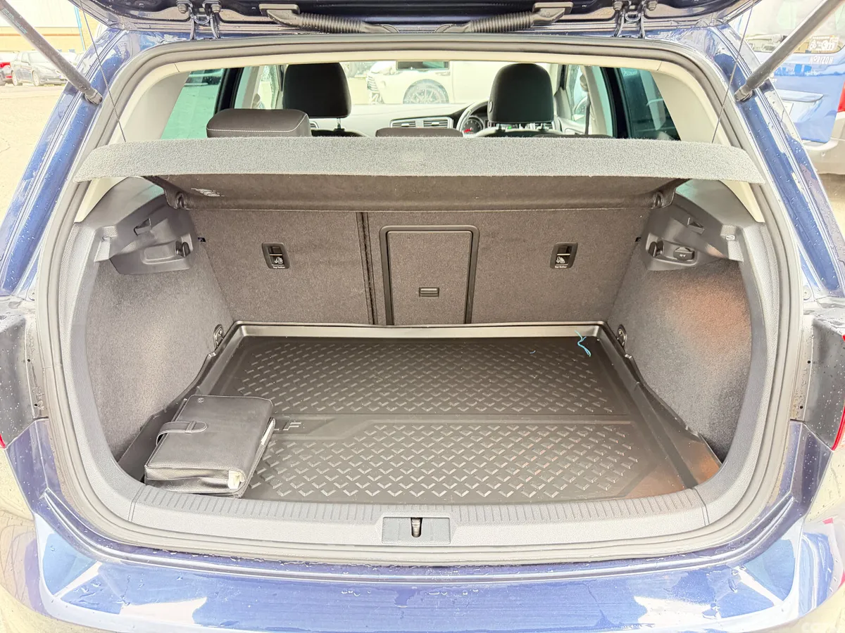Volkswagen Golf Hatchback, Petrol, 2016, Navy