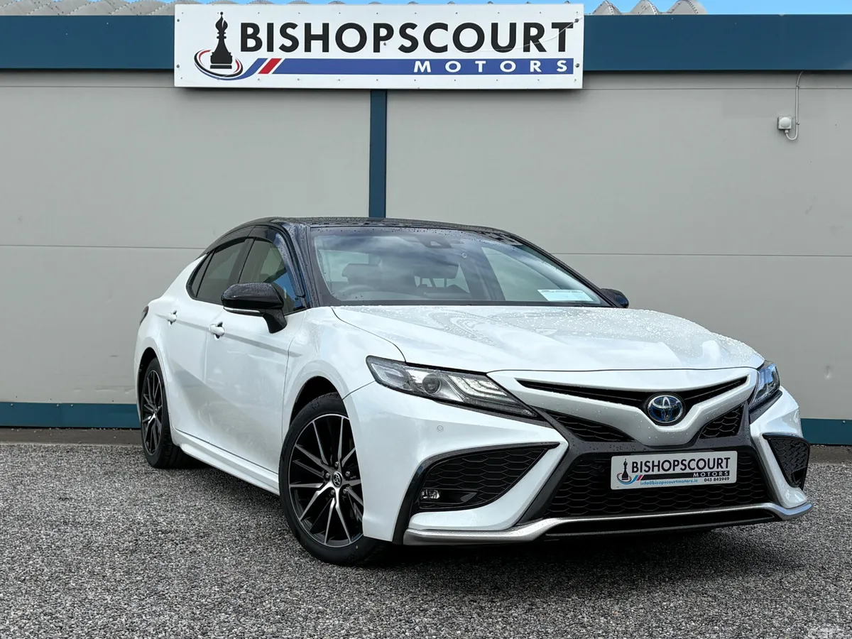 Toyota Camry Saloon, Petrol Hybrid, 2021, White