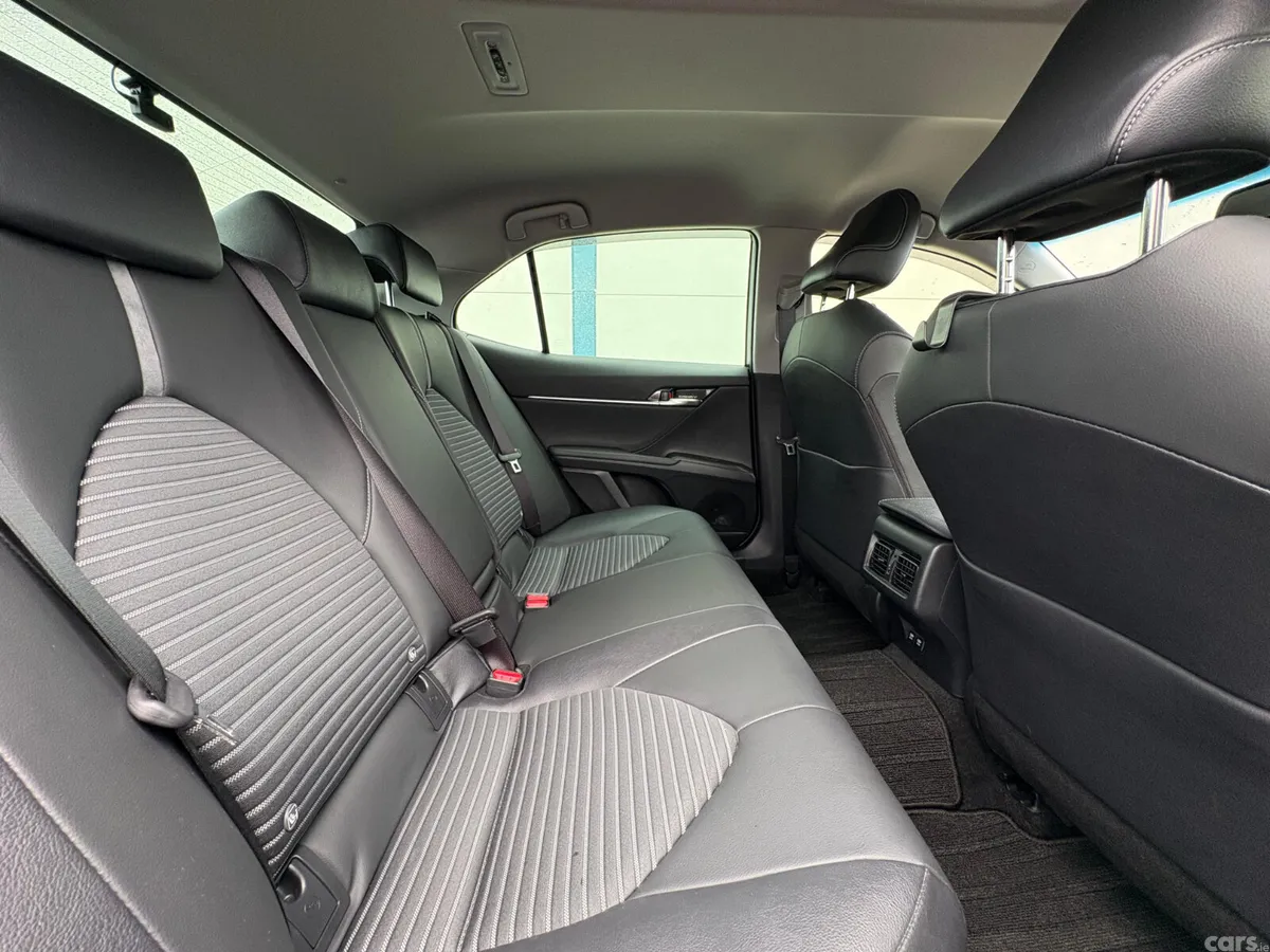 Toyota Camry Saloon, Petrol Hybrid, 2021, White
