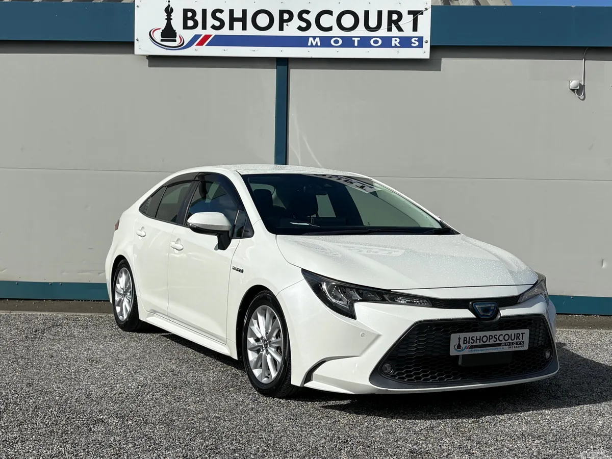 Toyota Corolla Saloon, Petrol Hybrid, 2020, White