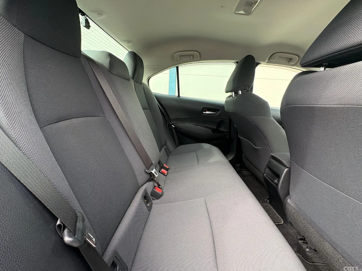 Toyota Corolla Saloon, Petrol Hybrid, 2020, White