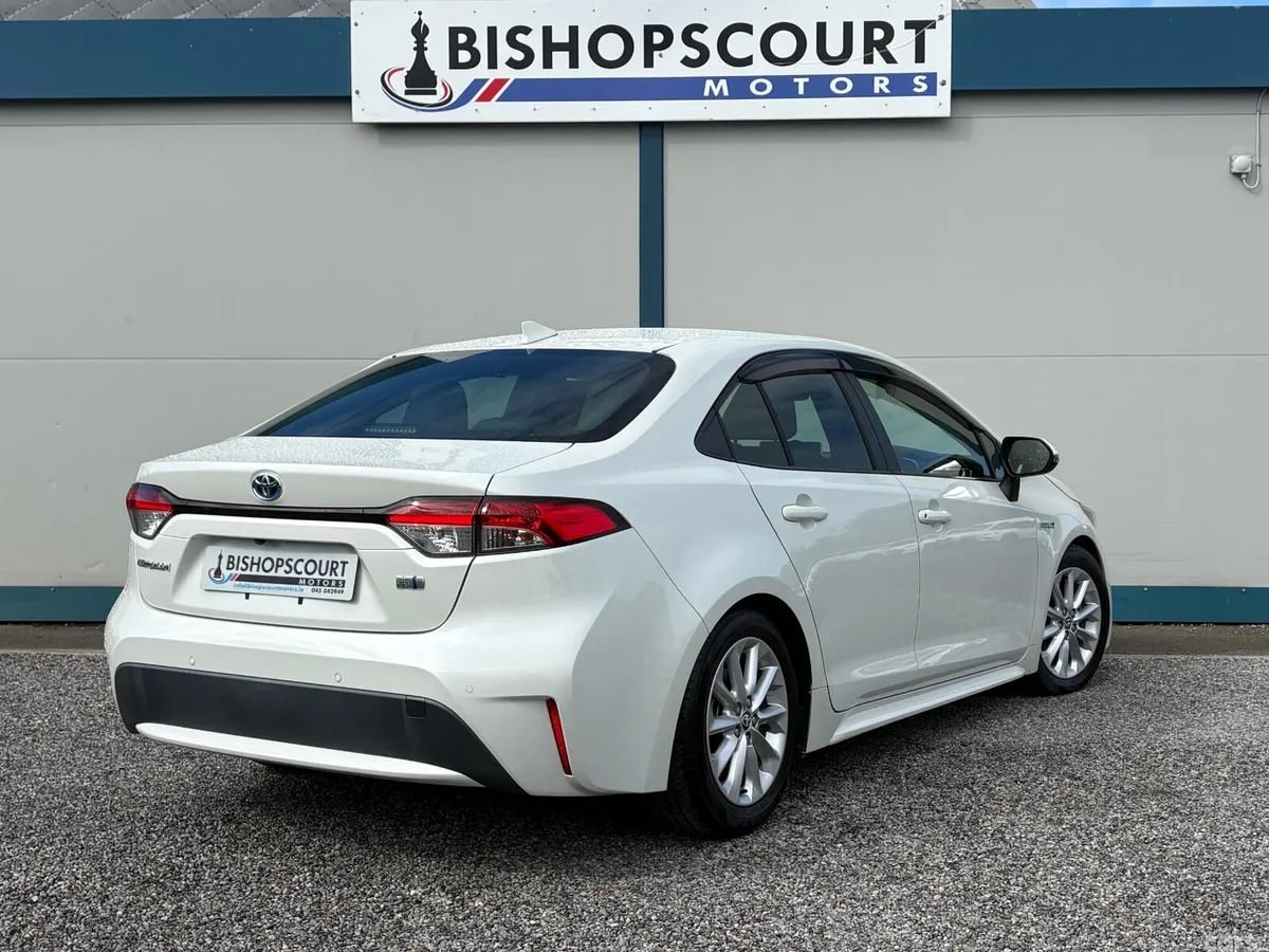 Toyota Corolla Saloon, Petrol Hybrid, 2020, White