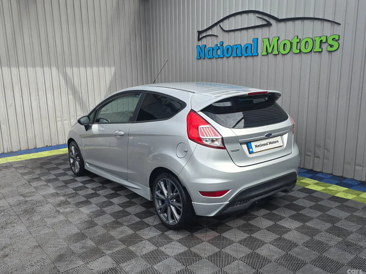 Ford Fiesta Hatchback, Petrol, 2016, Silver