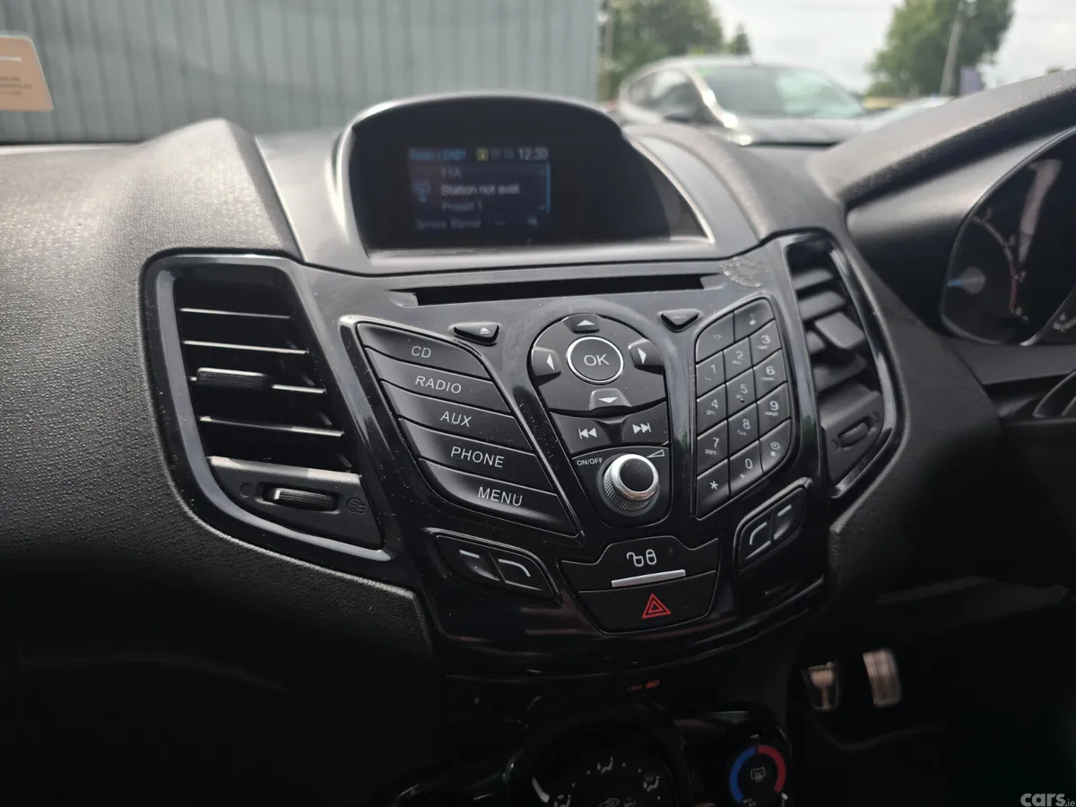 Ford Fiesta Hatchback, Petrol, 2016, Silver