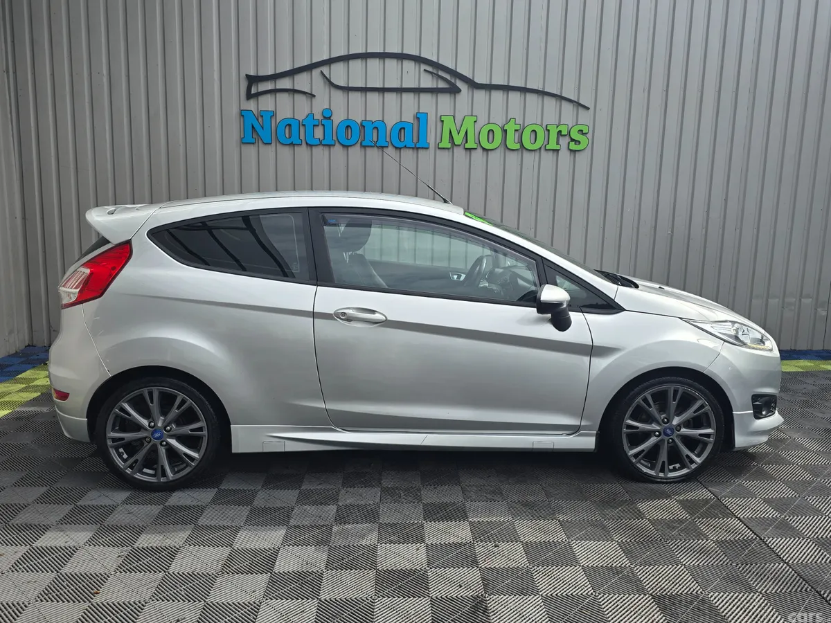 Ford Fiesta Hatchback, Petrol, 2016, Silver