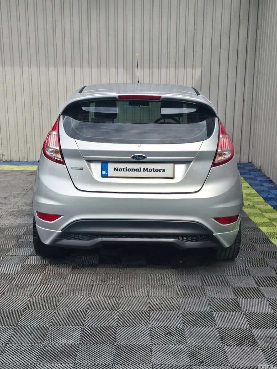 Ford Fiesta Hatchback, Petrol, 2016, Silver