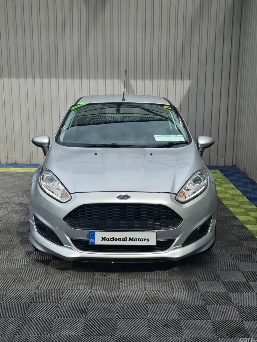 Ford Fiesta Hatchback, Petrol, 2016, Silver