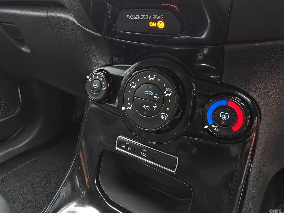 Ford Fiesta Hatchback, Petrol, 2016, Silver