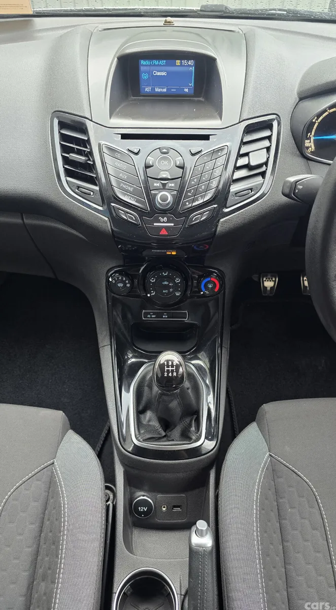 Ford Fiesta Hatchback, Petrol, 2016, Silver