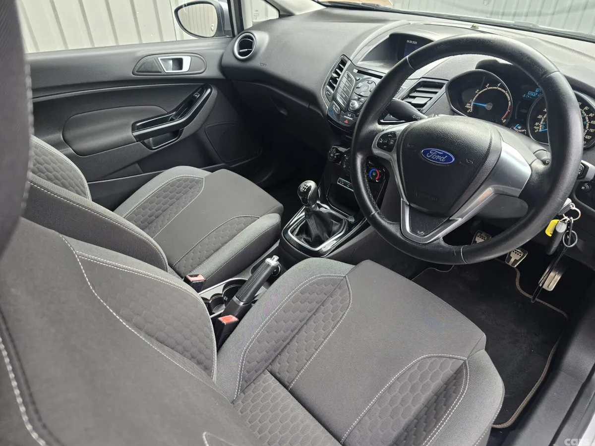Ford Fiesta Hatchback, Petrol, 2016, Silver