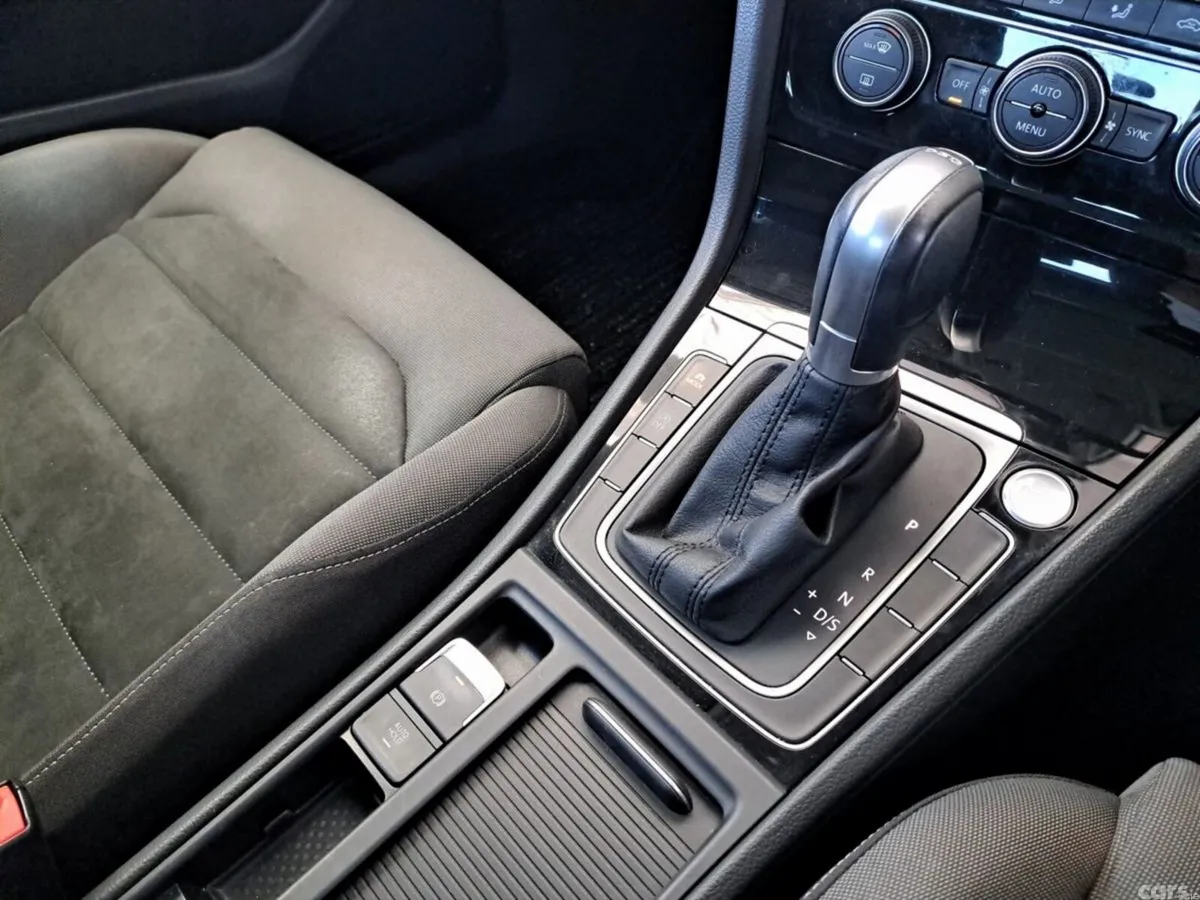 Volkswagen Golf Hatchback, Petrol, 2018, Red