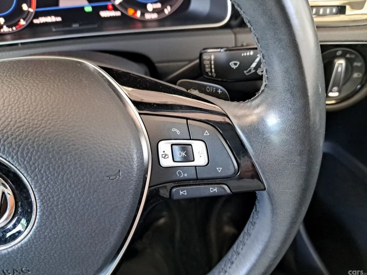 Volkswagen Golf Hatchback, Petrol, 2018, Red