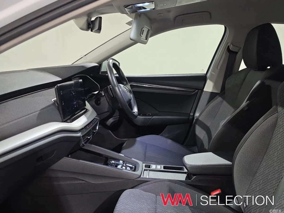 Skoda Octavia Saloon, Petrol Hybrid, 2024, White