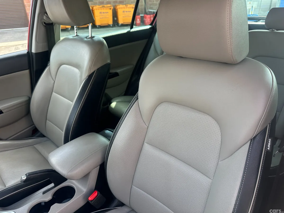 Kia Sportage SUV, Diesel Hybrid, 2021, Red