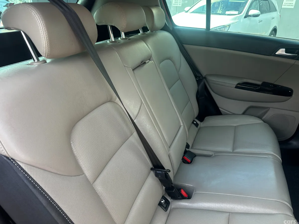 Kia Sportage SUV, Diesel Hybrid, 2021, Red