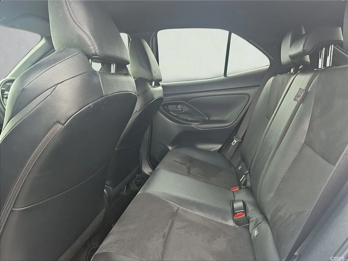 Toyota Yaris Cross Hatchback, Petrol Hybrid, 2023, White