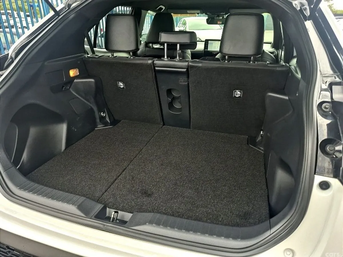 Toyota Yaris Cross Hatchback, Petrol Hybrid, 2023, White