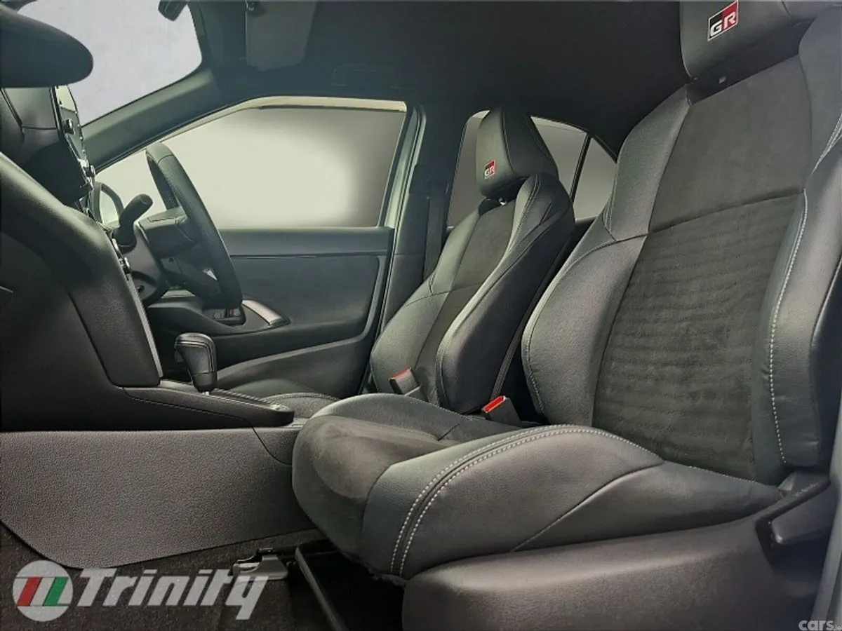 Toyota Yaris Cross Hatchback, Petrol Hybrid, 2023, White