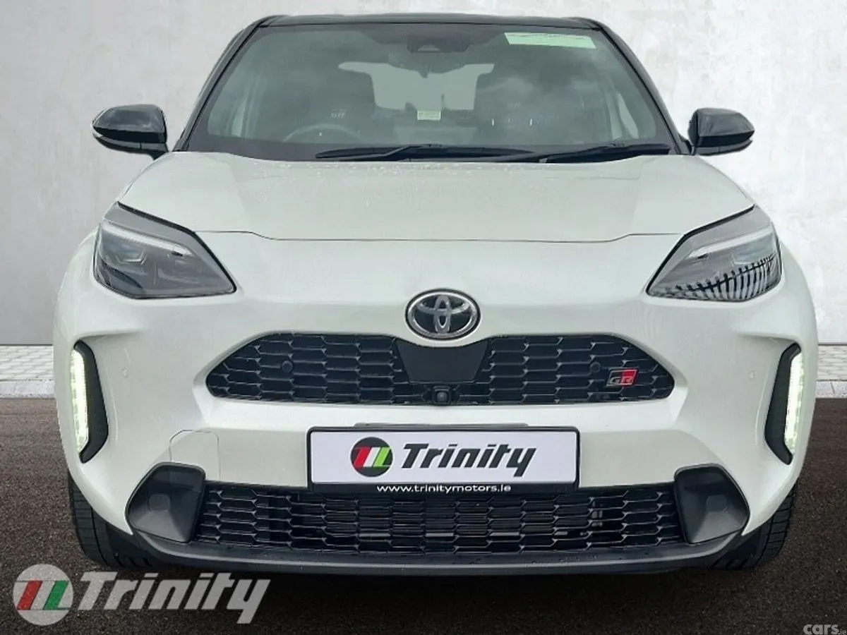Toyota Yaris Cross Hatchback, Petrol Hybrid, 2023, White