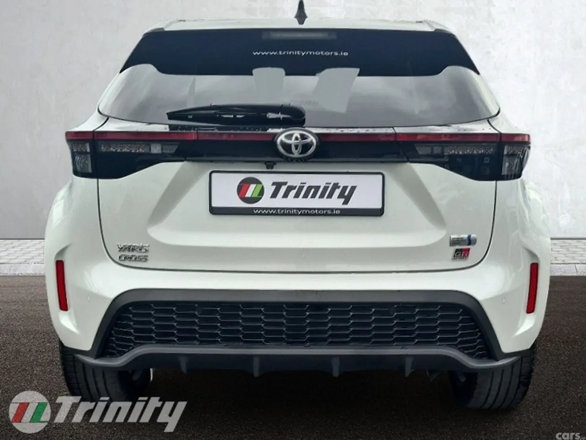 Toyota Yaris Cross Hatchback, Petrol Hybrid, 2023, White
