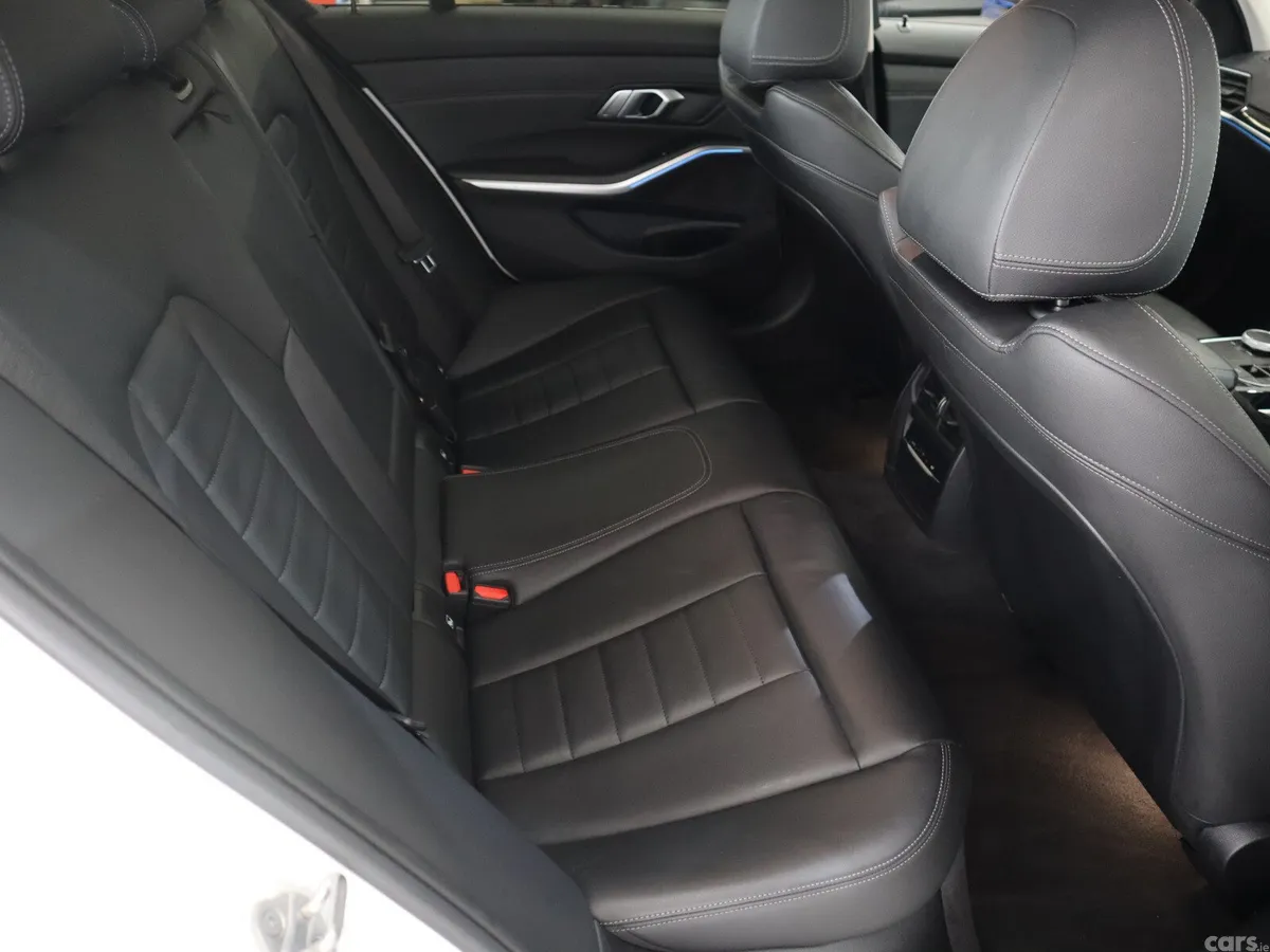 BMW 3-Series Saloon, Petrol Hybrid, 2022, White