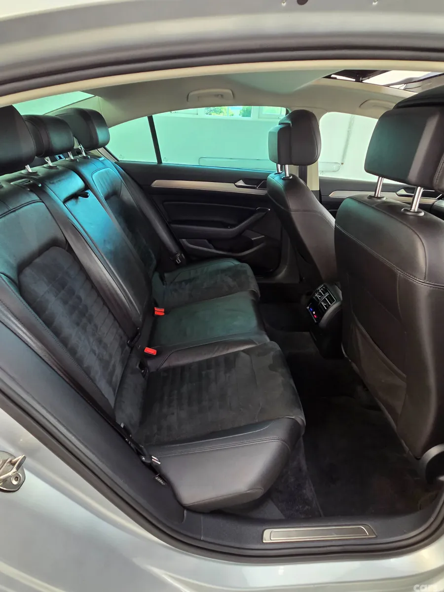 Volkswagen Passat Saloon, Diesel, 2018, Silver