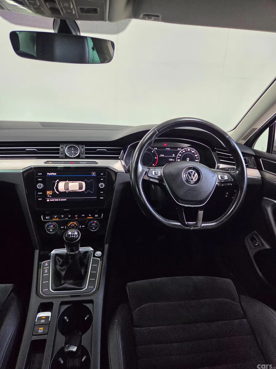 Volkswagen Passat Saloon, Diesel, 2018, Silver