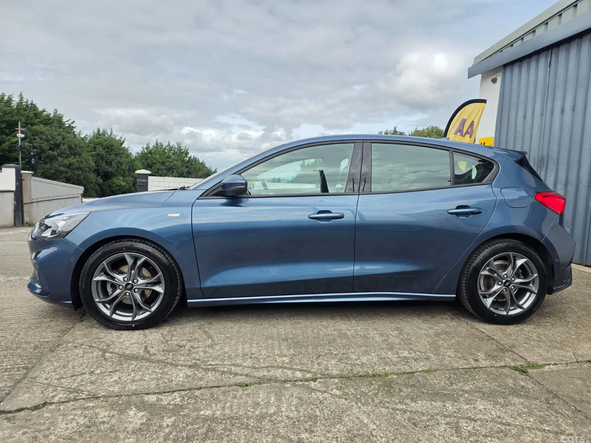 Ford Focus Hatchback, Diesel, 2020, Blue