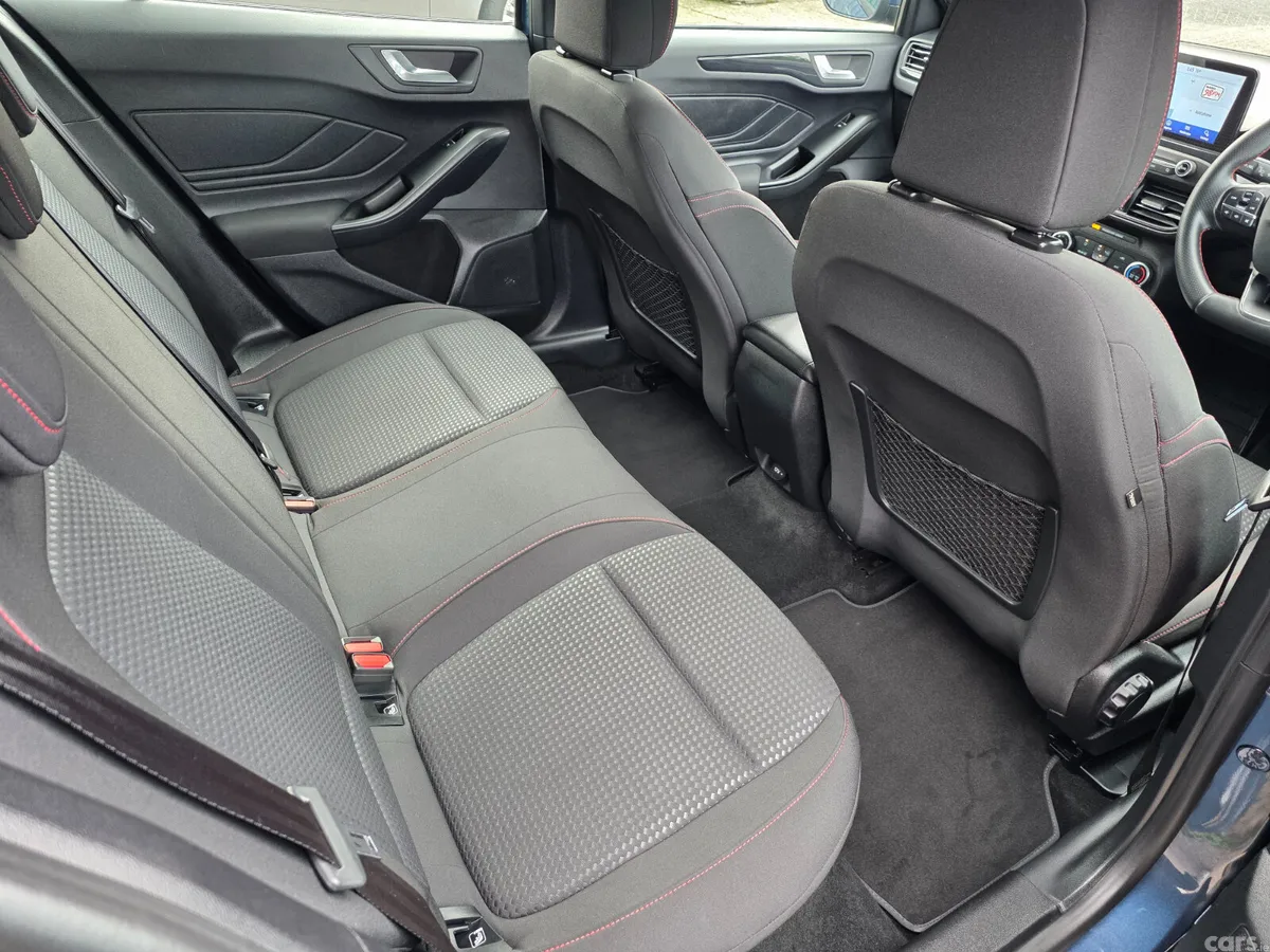 Ford Focus Hatchback, Diesel, 2020, Blue