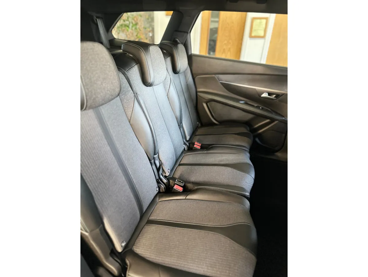 Peugeot 5008 MPV, Diesel, 2024, Grey
