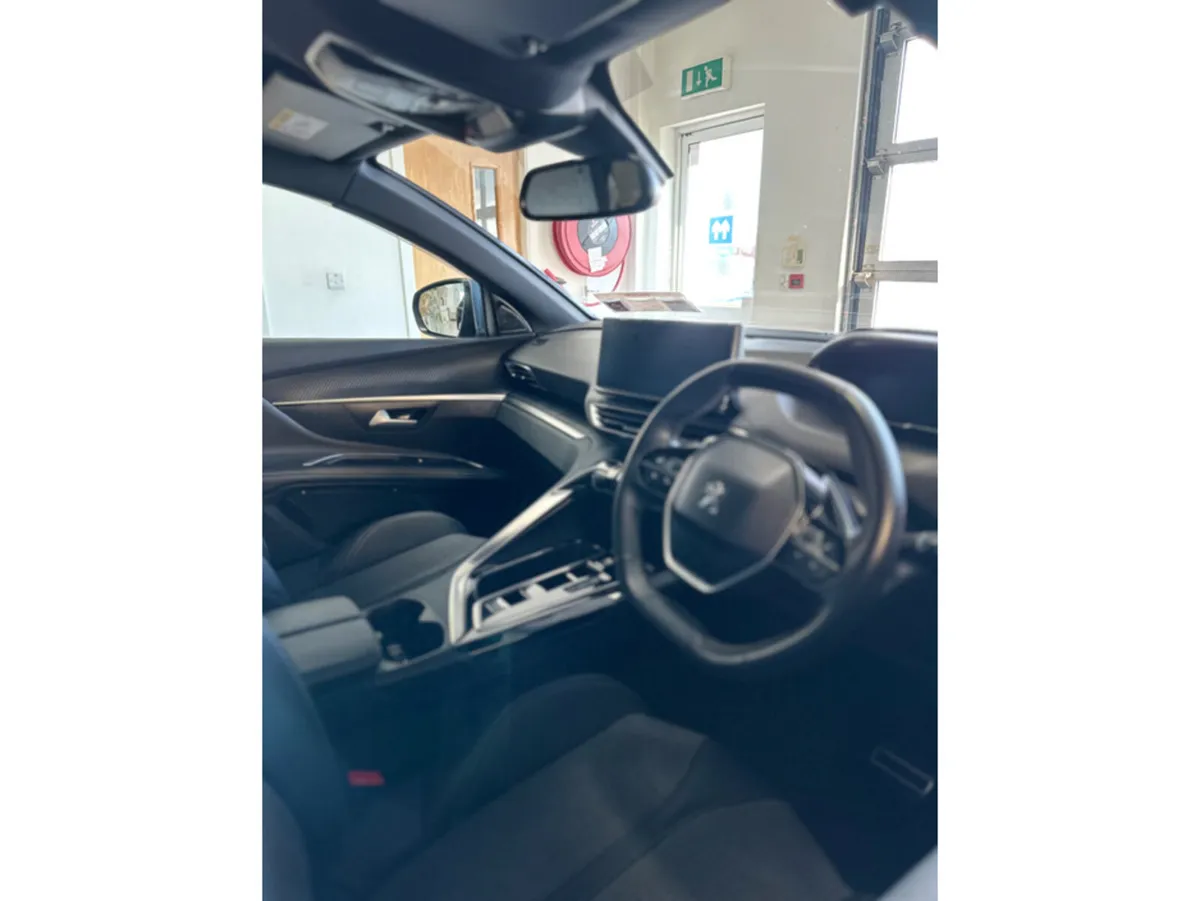 Peugeot 5008 MPV, Diesel, 2024, Grey