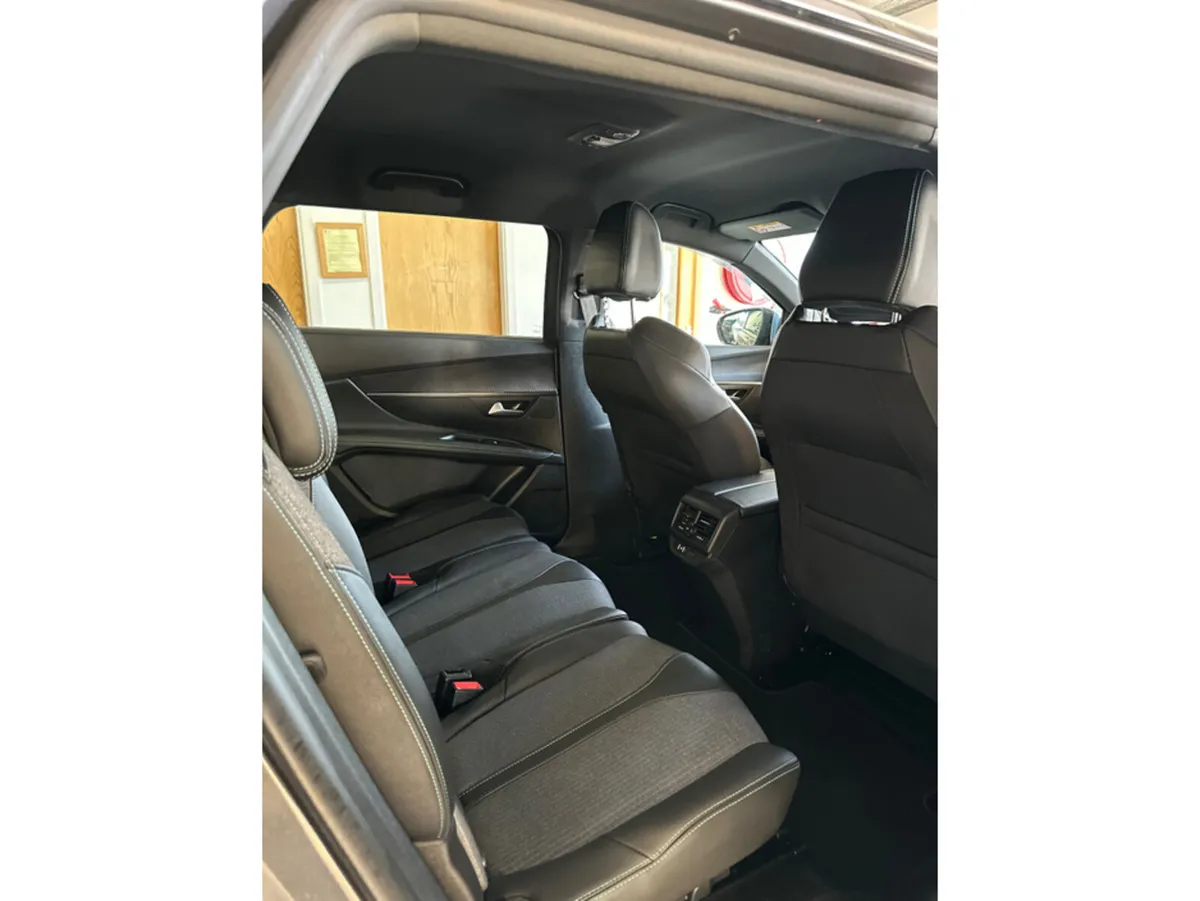 Peugeot 5008 MPV, Diesel, 2024, Grey