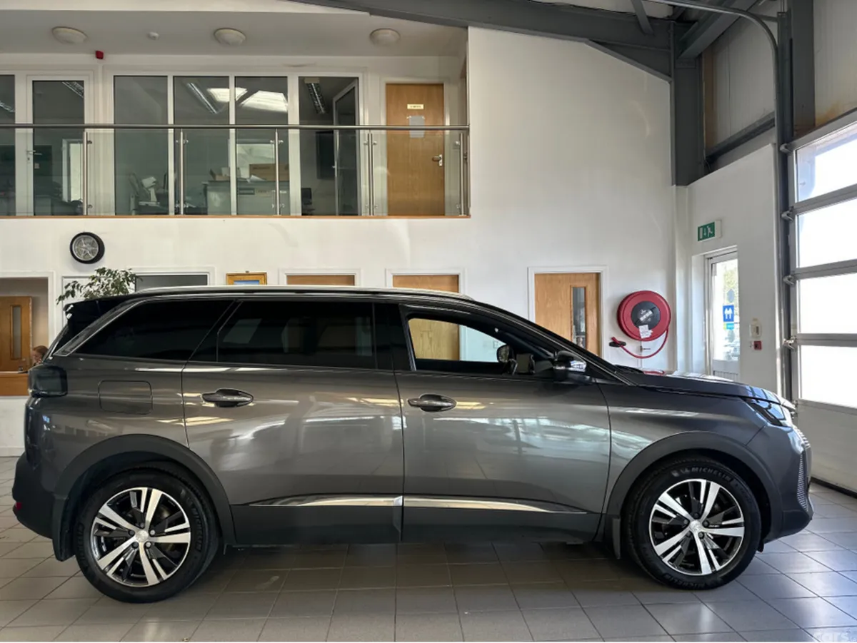 Peugeot 5008 MPV, Diesel, 2024, Grey